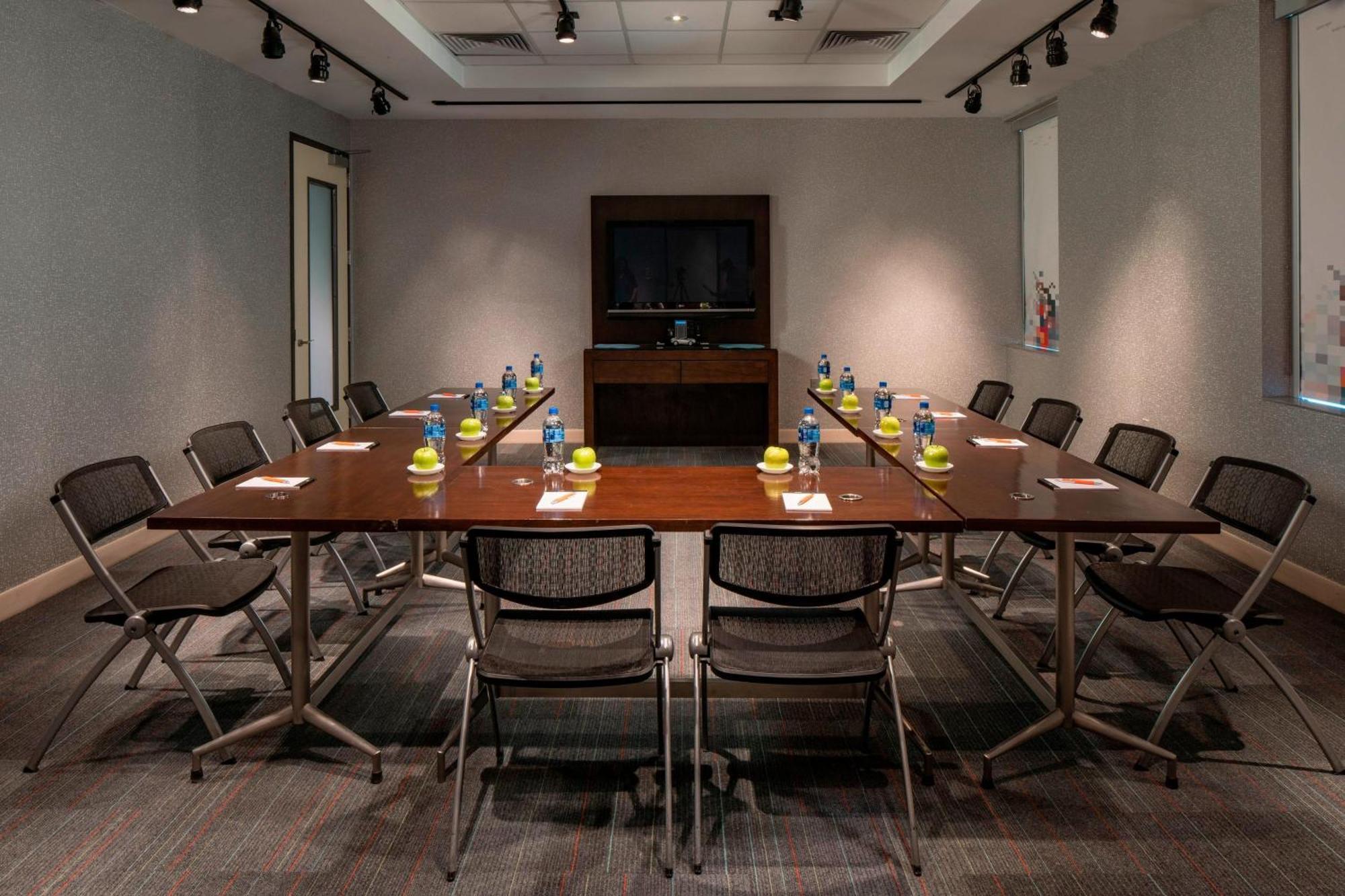 Aloft Hotel Rogers Bentonville Экстерьер фото